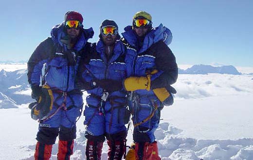 IMG climbers on the summit of Cho Oyu