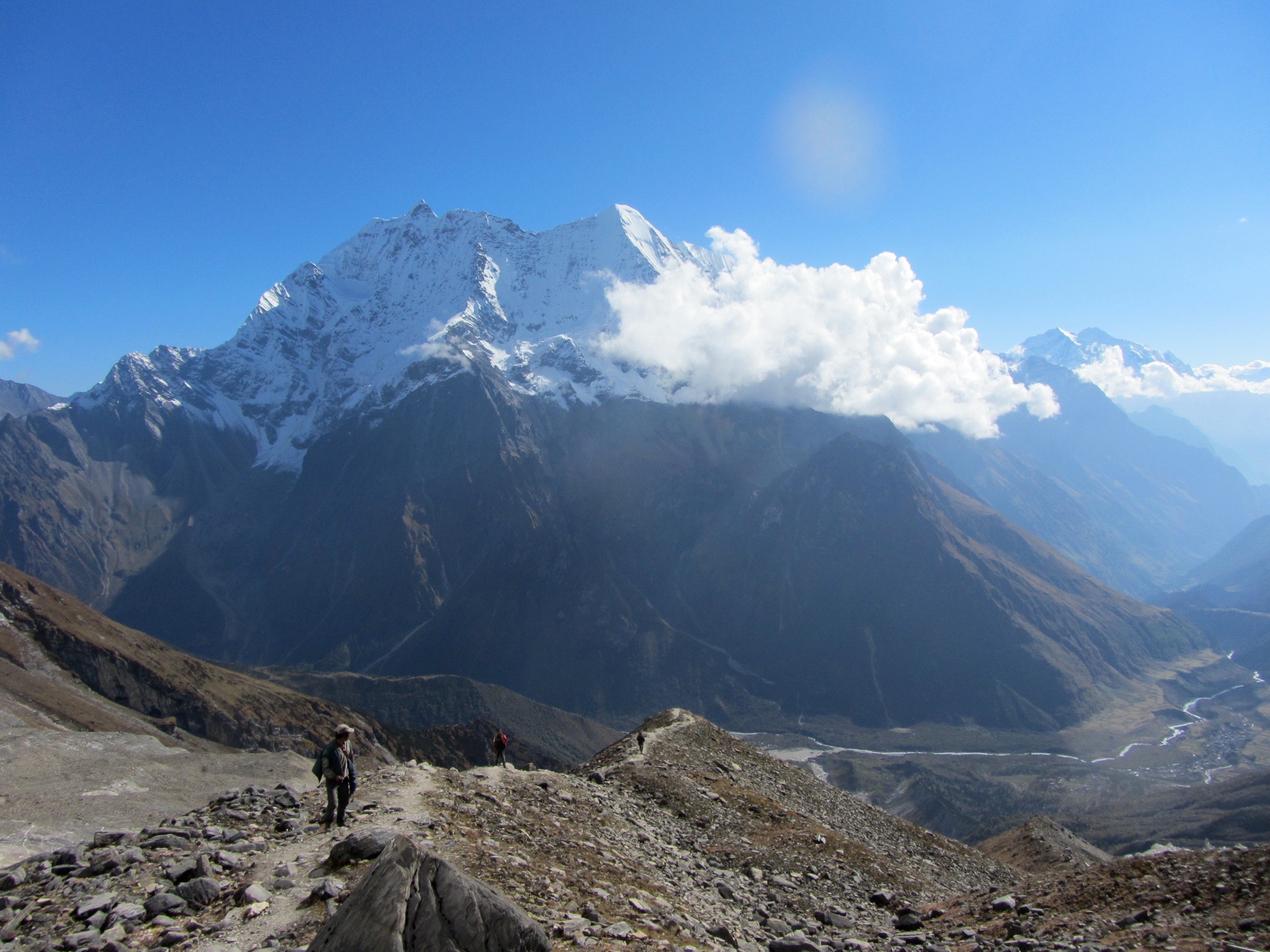 Descending from Base Camp to Sama Gaon, looking at the 6000m peaks to the north, which are near to the China/Tibet border (Robert Kay)