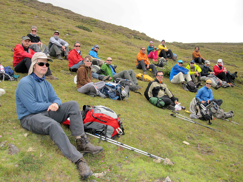 http://www.mountainguides.com/wordpress/wp-content/uploads/2013/09/team-nyalam-hike.jpg