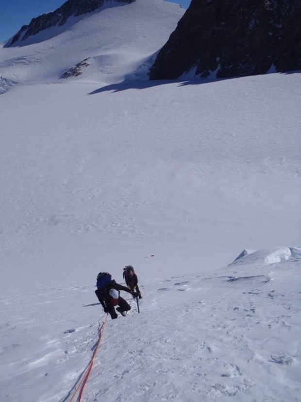 Fixed ropes on vinson. (Photo by Rob Marshall)