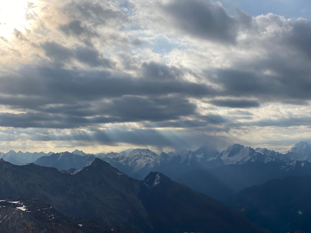 Storm clouds over the Caucasus (Sasha Sak)