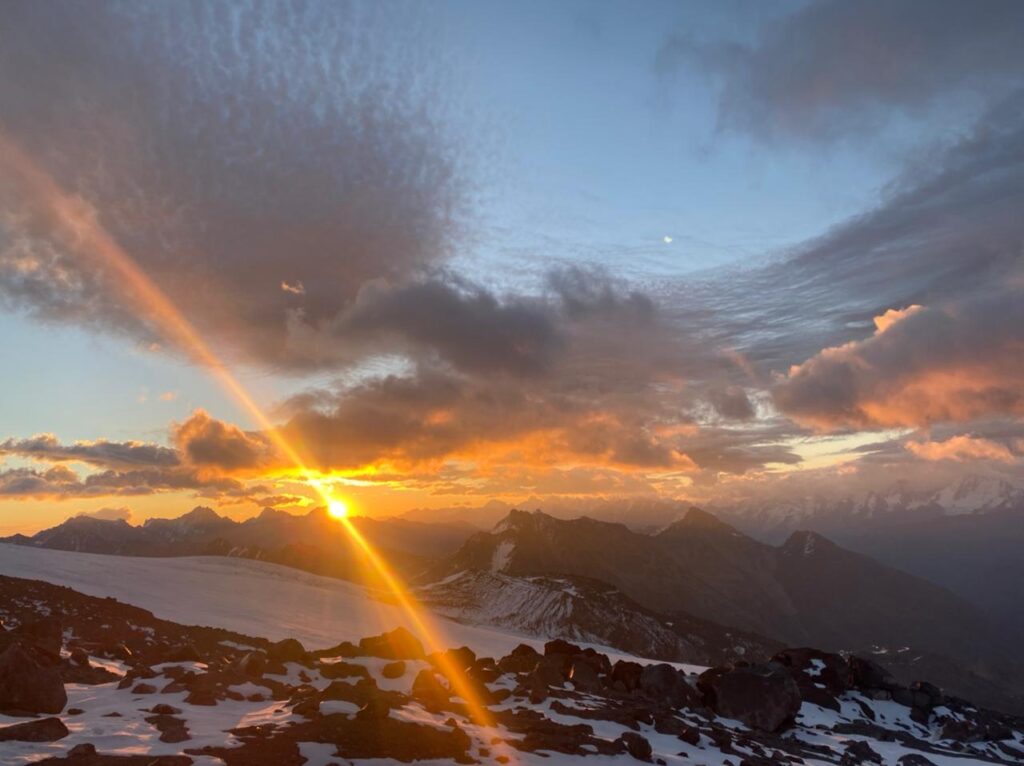 Sunrise on Elbrus (Sasha Sak)