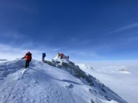 Ridge climbing near the summit of Vinson (Jonathan Schrock)
